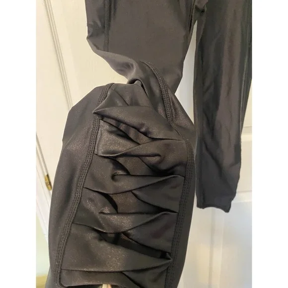 Zuda Women's Black Shiny Leggings with Cross Cross Detail Size‎ Medium - Picture 2 of 13